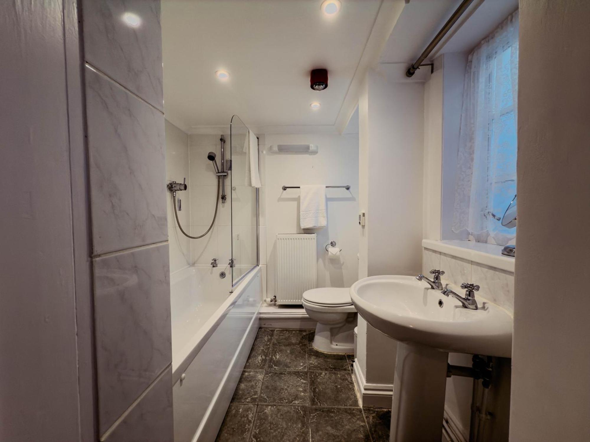 Newport Quay Bed & Breakfast 4*